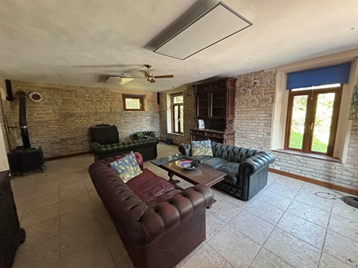 Casa con 6 locali in vendita in San Ginesio