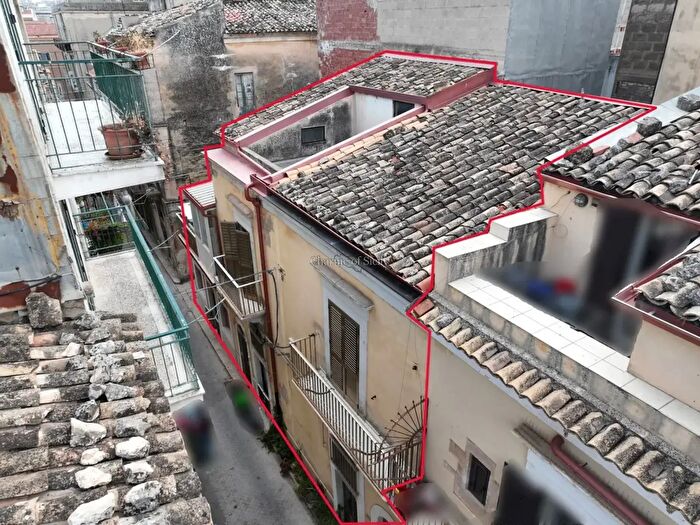 Casa con 7 locali in vendita in Via Michele Amari, Ragusa