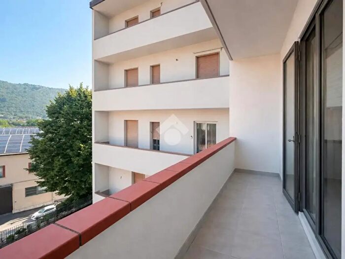 Appartamento con 5 locali in vendita in Viale Montegrappa, Prato