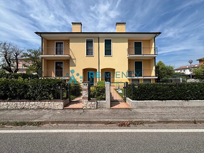 Casa quadrilocale in vendita in Via Roma, Sarego