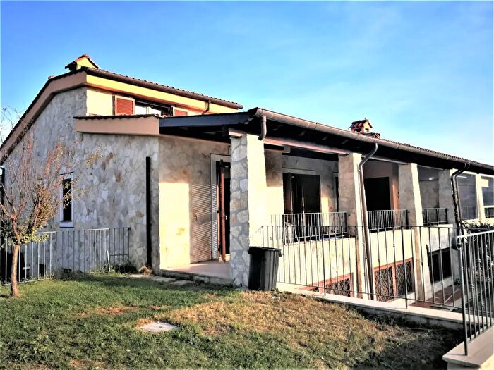 Casa con 5 locali in vendita in Via del Fontanile di Mezzaluna, Fiumicino