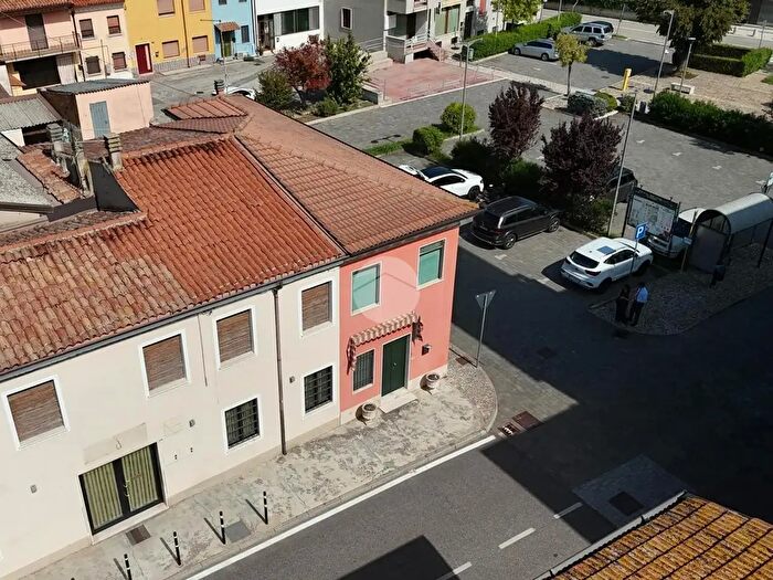 Casa quadrilocale in vendita in Via di Mezzo, Zevio