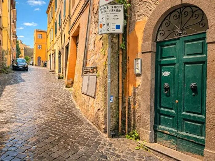 Appartamento bilocale in vendita in Piazza Teatro Nuovo, Viterbo