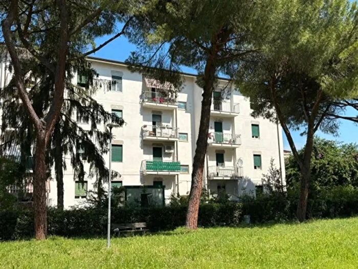 Appartamento quadrilocale in vendita in Viale Roma, Massa