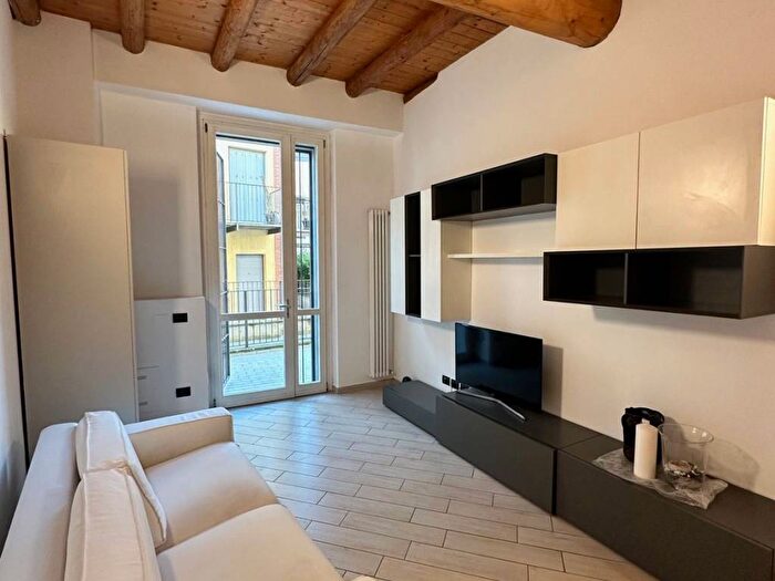 Appartamento bilocale in affitto in Via Nazario Sauro, Centro, Carate Brianza