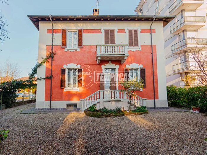 Casa con 6 locali in vendita in Via XI Febbraio, Sannazzaro De Burgondi