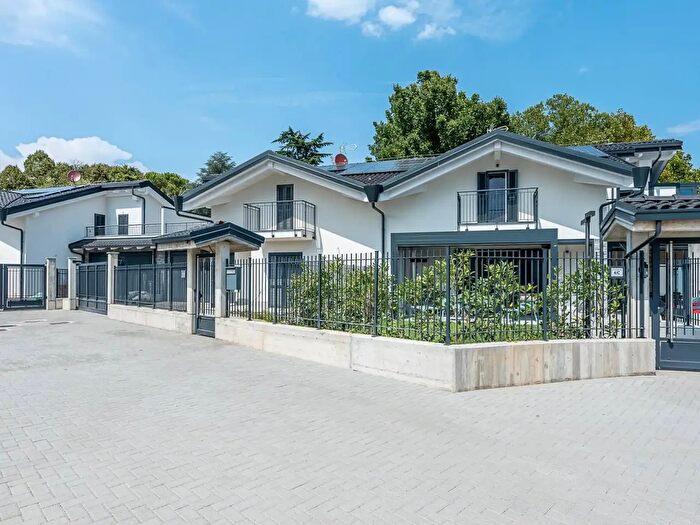 Casa con 6 locali in vendita in Via Asilera, Druento