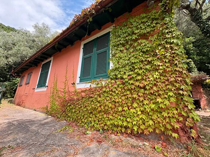 Appartamento trilocale in vendita in Via Otello Pascolini, Lavagna