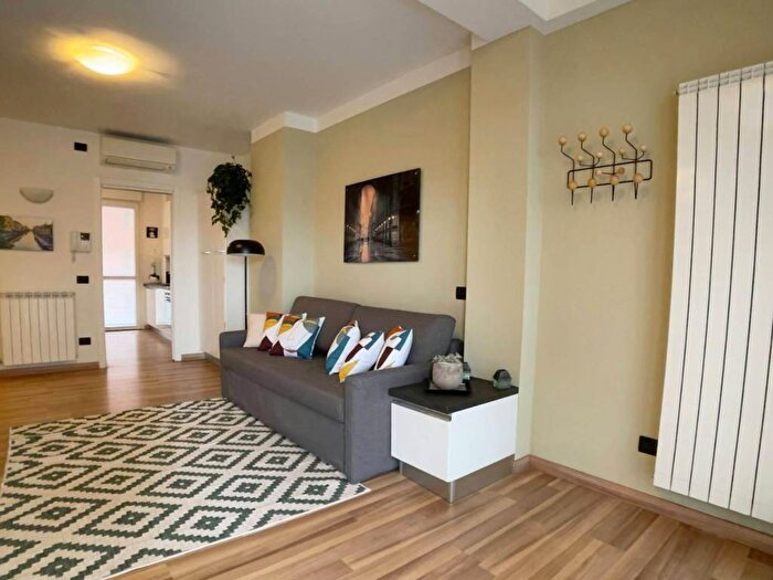 Appartamento trilocale in affitto in Via Giuseppe Candiani, Bovisa, Milano