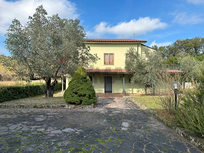 Casa con 10 locali in vendita in Via Madonna delle Grotte, Rocchetta A Volturno