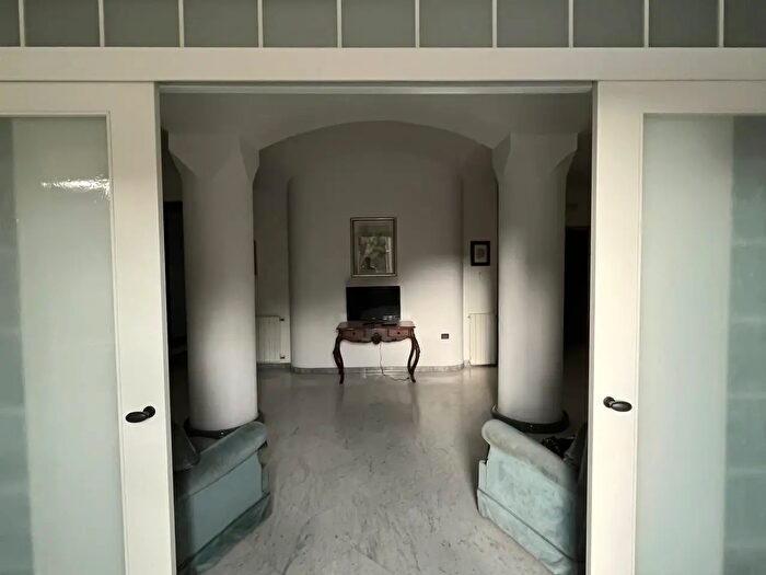 Appartamento con 6 locali in affitto in Via Roma, Carrara