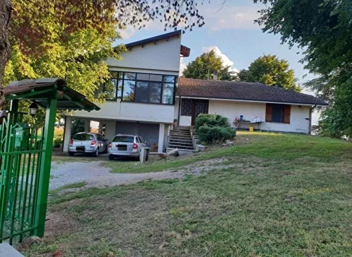 Casa con 5 locali in vendita in Alessandria