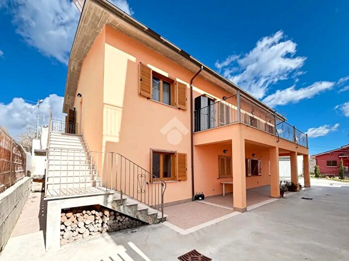 Casa con 7 locali in vendita in Via delle Macchiole, LAquila