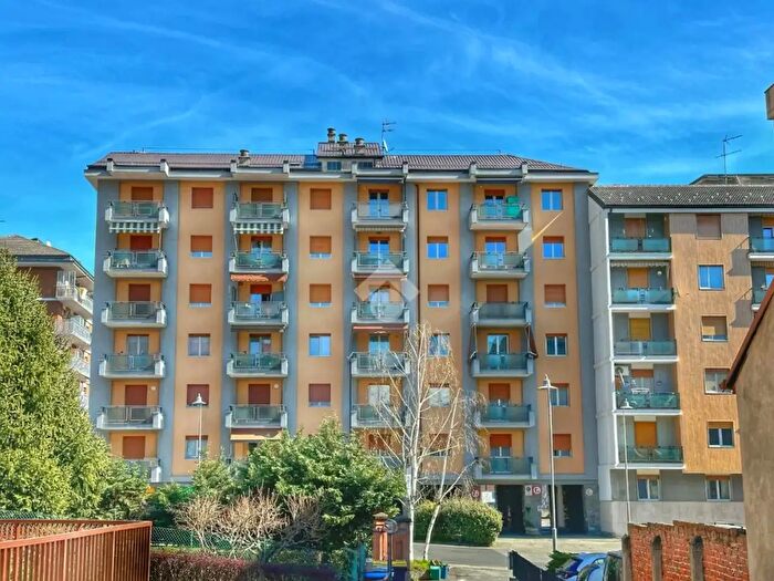 Appartamento trilocale in vendita in Via Adamello, Aosta