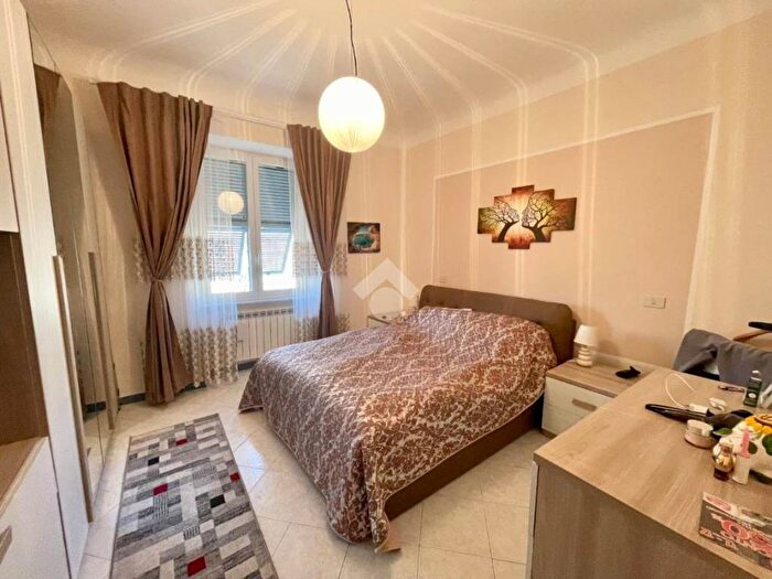 Appartamento trilocale in affitto in Via Giuseppe Casaregis, Foce, Genova