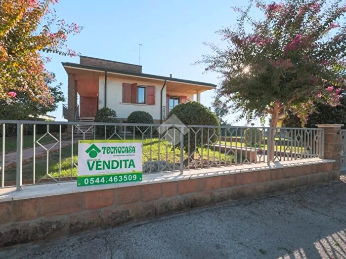 Casa con 7 locali in vendita in Via Camillia, Ravenna