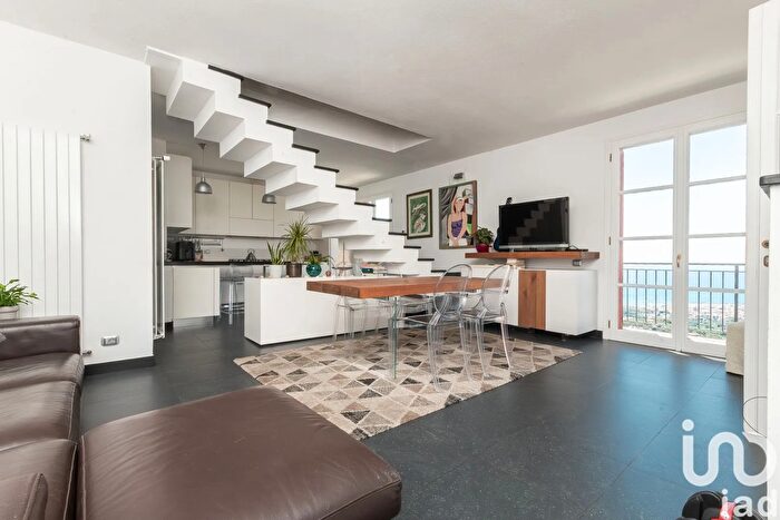 Casa con 12 locali in vendita in Via al Castello, Cogorno