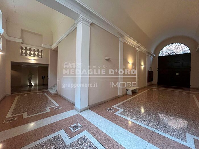 Appartamento con 5 locali in affitto in AdZe Via Selmi, Modena