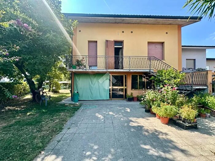 Casa con 5 locali in vendita in Via Locatelli, Martinengo