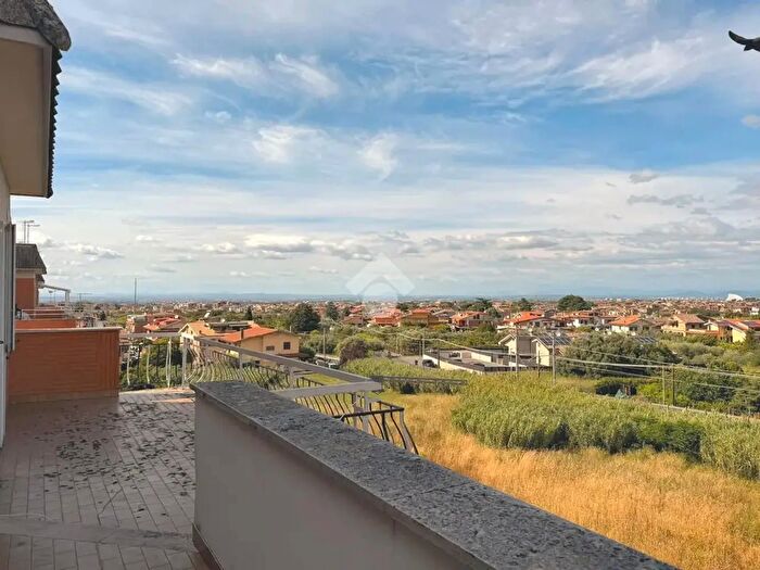 Appartamento con 5 locali in vendita in Via Milano, Ciampino