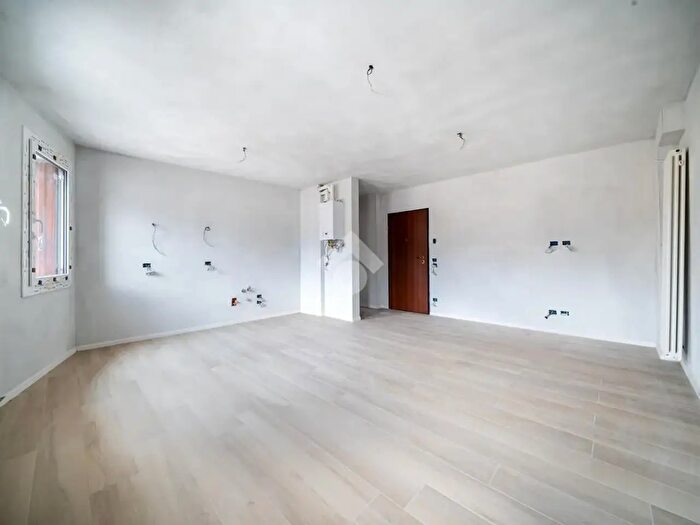 Appartamento trilocale in vendita in Piazza Umberto I, Montecchia Di Crosara