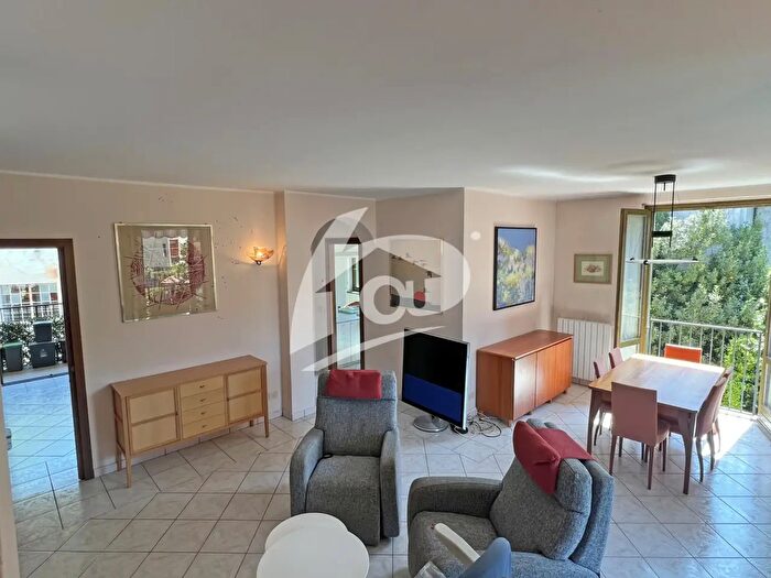 Appartamento trilocale in vendita in Via N Sauro, Laveno Mombello