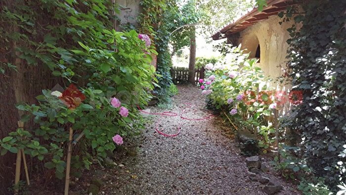 Casa con 7 locali in vendita in Cavriglia