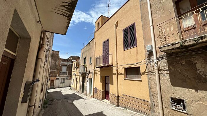 Appartamento con 6 locali in vendita in Via Florio Sciacca, Sciacca