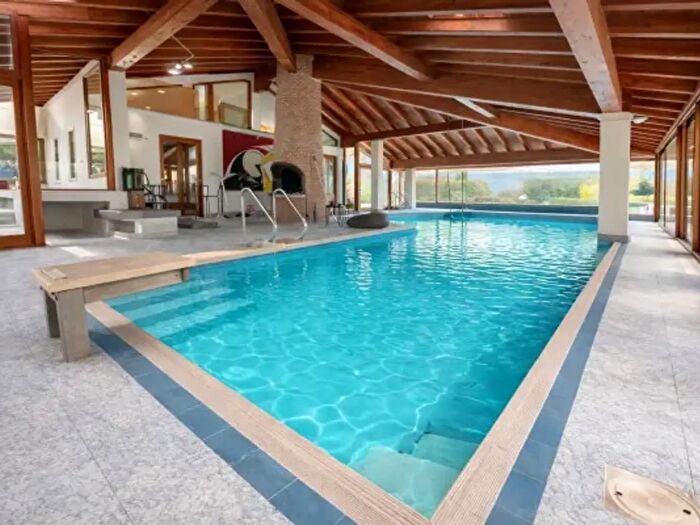 Casa con 6 locali in vendita in Erba