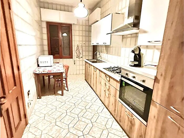 Appartamento con 6 locali in affitto in Via Santa Croce, Pula