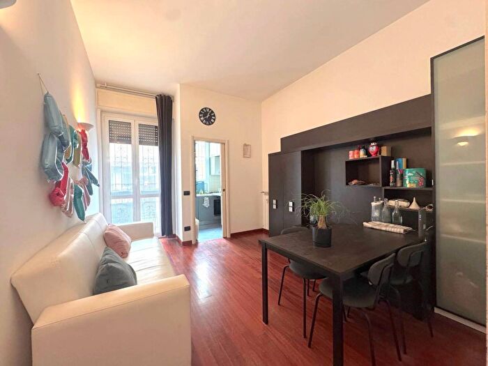 Appartamento trilocale in affitto in Via Francesco Caracciolo, Cenisio, Milano