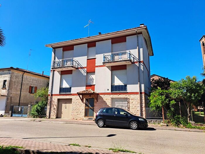 Casa con 7 locali in vendita in Via Carraretto, Alfonsine