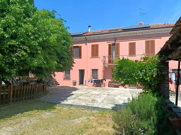 Casa quadrilocale in vendita in Cantone Corno, Casale Monferrato