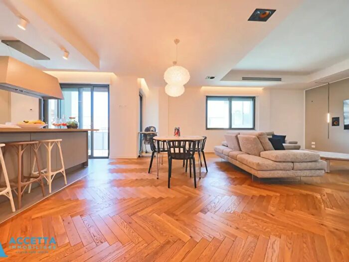 Appartamento quadrilocale in vendita in Via Gastone Mezzetti, Taranto