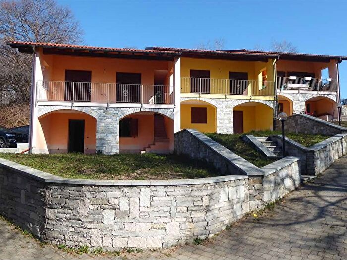 Casa quadrilocale in vendita in Via case sparse Poggio radioso, Poggio Radioso, Nebbiuno