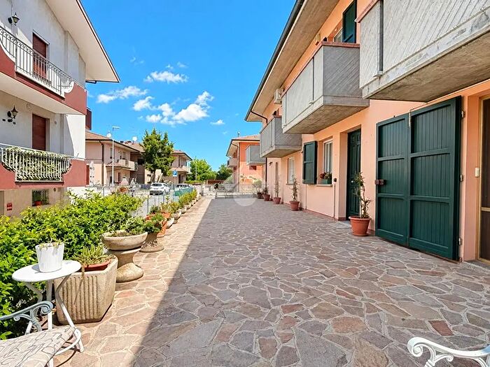 Casa con 5 locali in vendita in Via F Petrarca, Gatteo