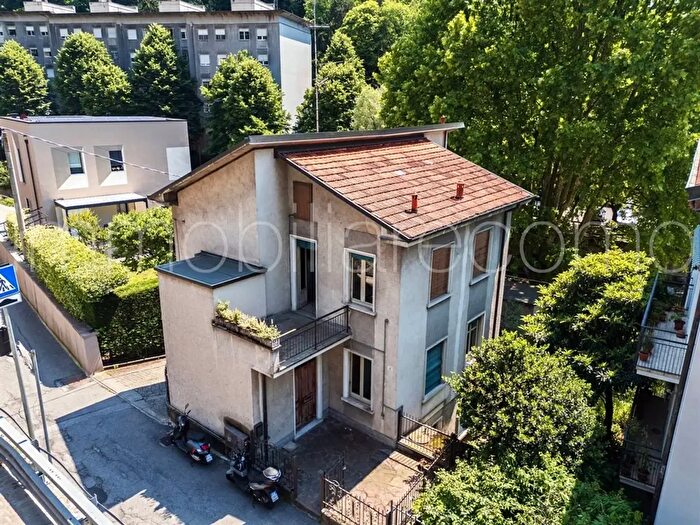 Casa con 7 locali in vendita in Via Brenna, Como
