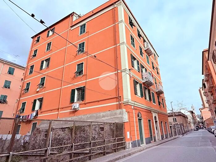 Appartamento trilocale in vendita in Via Ciro Menotti, Genova