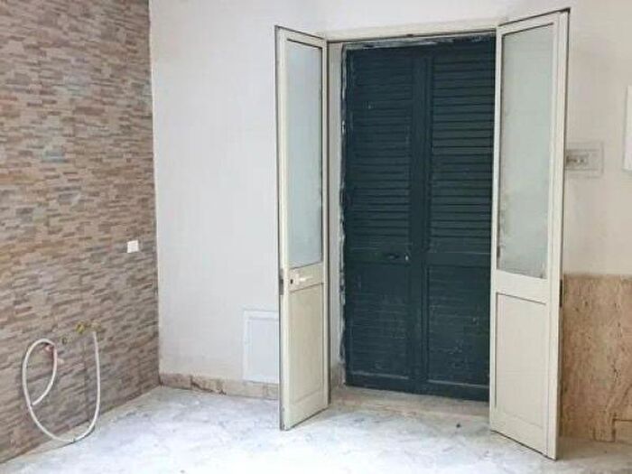 Appartamento trilocale in vendita in Via Briuccia, Palermo