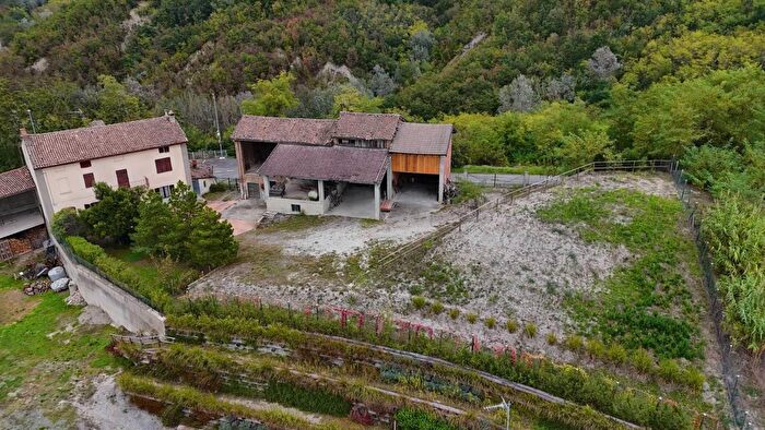 Casa quadrilocale in vendita in Via Scrimignano Montemarzino Alessandria, Montemarzino