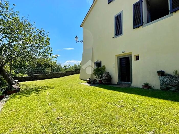 Casa con 7 locali in vendita in Località Barbiana, Vicchio