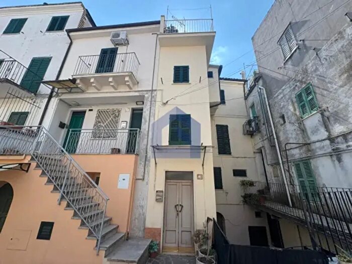 Casa con 5 locali in vendita in Via Salita Tano Sante, Atessa