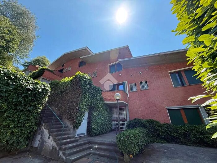 Appartamento con 6 locali in vendita in Strada Rebaude, Moncalieri