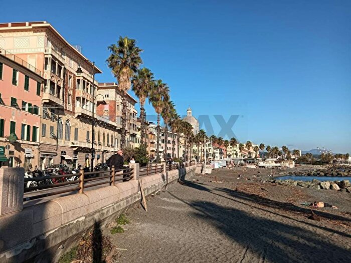 Appartamento quadrilocale in affitto in Viale Alla Pineta, Pegli, Genova
