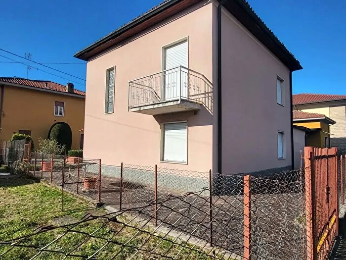 Casa con 6 locali in vendita in Cisano Bergamasco