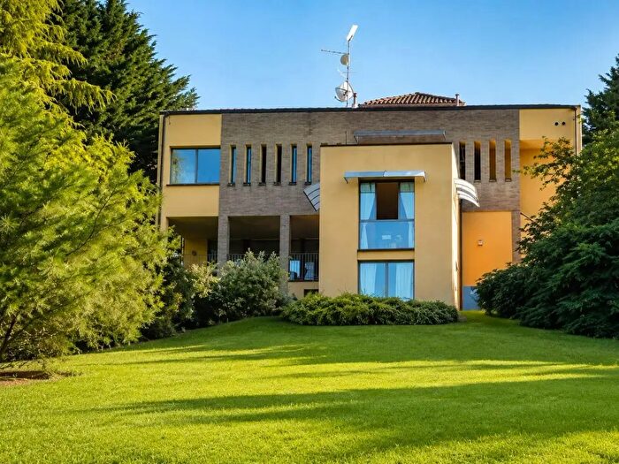 Casa con 14 locali in vendita in Traversetolo