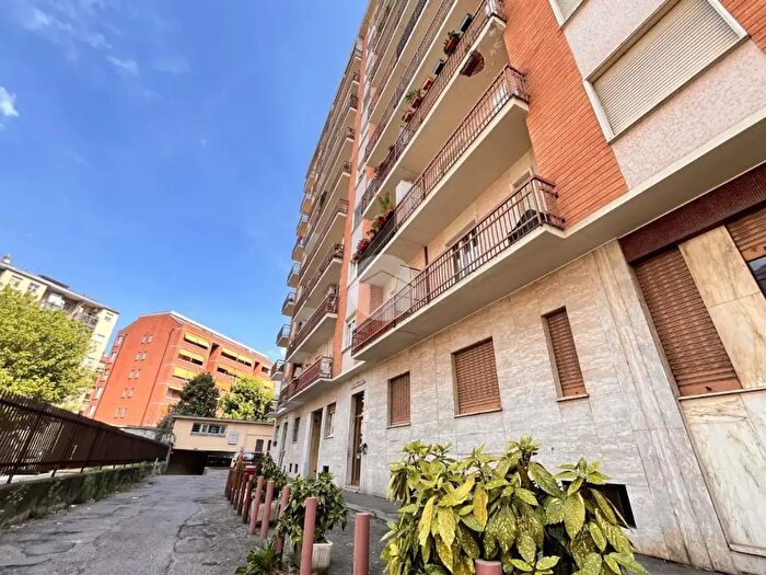 Appartamento trilocale in vendita in Via Casteldelfino, Torino
