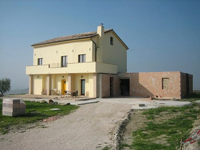 Casa con 10 locali in vendita in Via Brodolini, Montappone