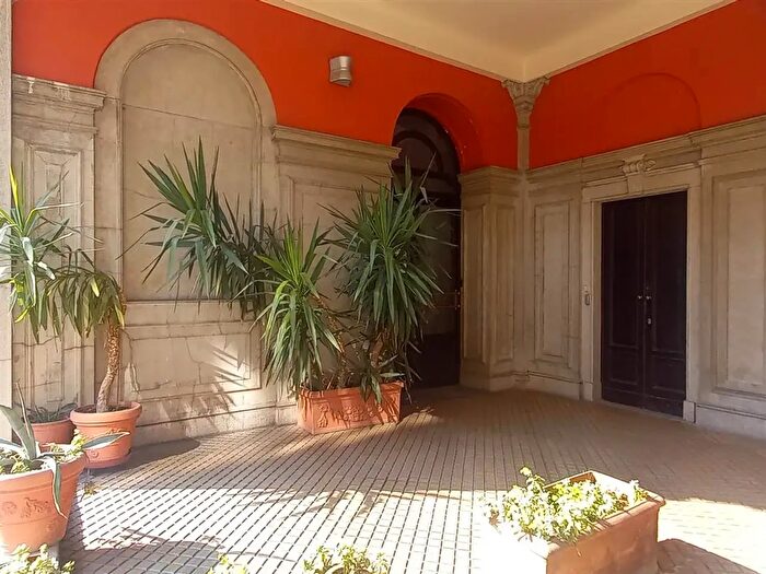 Appartamento quadrilocale in affitto in Via Spartaco, Milano