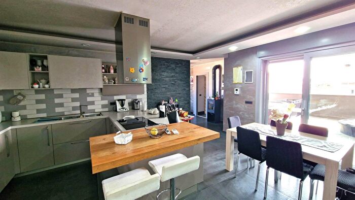 Appartamento quadrilocale in vendita in Via Venezia, Mondragone